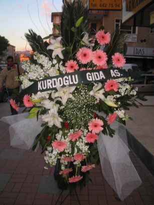 kazablanka,gerbera,sebboy ferforje  K�z�lay anneler g�n� �i�ek yolla 