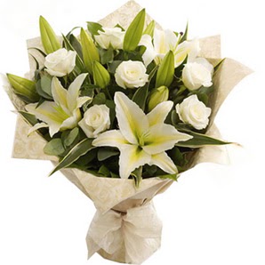  K�z�lay �i�ek g�nderme sitemiz g�venlidir  3 dal kazablanka ve 7 adet beyaz g�l buketi
