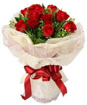 12 adet k�rm�z� g�l buketi  K�z�lay �i�ek g�nderme sitemiz g�venlidir 