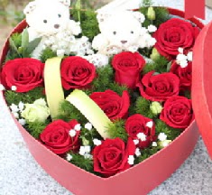 2 adet ay�c�k 9 k�rm�z� g�l kalp i�erisinde  K�z�lay �i�ek online �i�ek sipari�i 