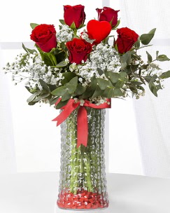 5 adet k�rm�z� g�l kalp �ubuk cam vazoda  K�z�lay �i�ek�iler 