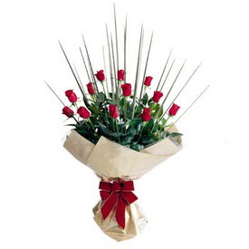  Ankara Kızılay kaliteli taze ve ucuz çiçekler  10 adet kirmizi gül özel buket çiçek siparisi
