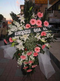 kazablanka,gerbera,sebboy ferforje  K�z�lay anneler g�n� �i�ek yolla 