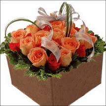 kare sandikta 11 g�lllerden   K�z�lay anneler g�n� �i�ek yolla 