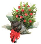 12 adet kirmizi g�l buketi   K�z�lay anneler g�n� �i�ek yolla 