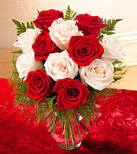  Ankara K�z�lay �i�ek yolla , �i�ek g�nder , �i�ek�i   5 adet kirmizi 5 adet beyaz g�l cam vazoda