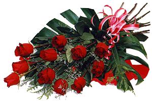 10 adet g�l buketi sade ve sik bir haldedir  K�z�lay anneler g�n� �i�ek yolla  