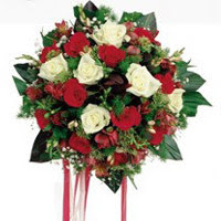  K�z�lay uluslararas� �i�ek g�nderme  6 adet kirmizi 6 adet beyaz ve kir �i�ekleri buket