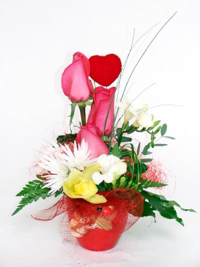  Kızılay uluslararası çiçek gönderme  cam içerisinde 3 adet gül ve kir çiçekleri