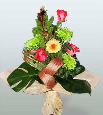  K�z�lay uluslararas� �i�ek g�nderme  3 adet g�l 4 adet gerbera �i�egi sade buket