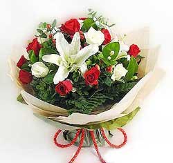 g�ller ve kazablanklardan g�rsel bir buket  K�z�lay �i�ek online �i�ek sipari�i 
