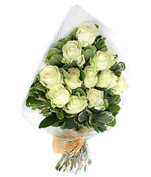  K�z�lay �i�ek�i ma�azas�  12 li beyaz g�l buketi.