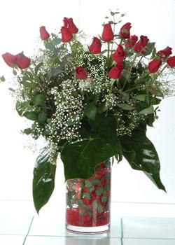  Kızılay ucuz çiçek gönder  11 adet kirmizi gül ve cam yada mika vazo tanzim