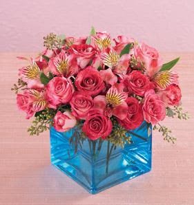 Ankara Kızılay güvenli kaliteli hızlı çiçek  13 adet kirmizi gül ve cam yada mika vazo