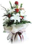  K�z�lay uluslararas� �i�ek g�nderme  4 kirmizi g�l , 1 dalda 3 kandilli kazablanka