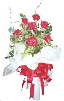  Ankara Kızılay hediye sevgilime hediye çiçek  7 adet kirmizi gül buketi 