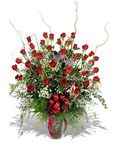  Ankara Kızılay hediye sevgilime hediye çiçek  33 adet kirmizi gül vazo içerisinde