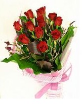 11 adet essiz kalitede kirmizi g�l  K�z�lay �i�ek g�nderme sitemiz g�venlidir 