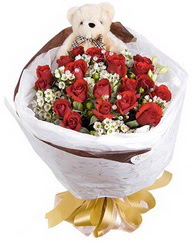 15 cm boyutlarinda ayicik ve 12 adet g�l  Ankara K�z�lay hediye sevgilime hediye �i�ek 
