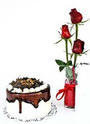  Ankara K�z�lay kaliteli taze ve ucuz �i�ekler  vazoda 3 adet kirmizi g�l ve yaspasta