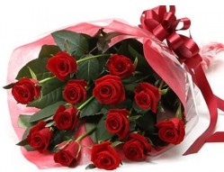 K�z�lay �i�ek g�nderme sitemiz g�venlidir  10 adet kipkirmizi g�llerden buket tanzimi