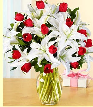  Ankara K�z�lay hediye sevgilime hediye �i�ek  3 kazablanka 10 k�rm�z� g�l vazosu