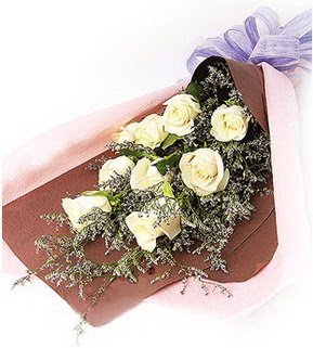  Ankara Kızılay yurtiçi ve yurtdışı çiçek siparişi  9 adet beyaz gülden görsel buket çiçeği