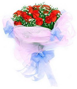  Ankara Kızılay hediye sevgilime hediye çiçek  11 adet kırmızı güllerden buket modeli