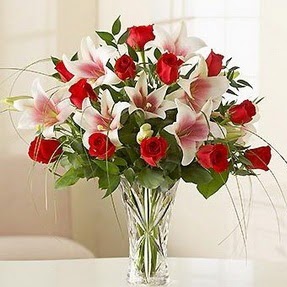  Kızılay çiçek satışı  12 adet kırmızı gül 1 dal kazablanka çiçeği