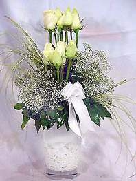  Ankara Kızılay güvenli kaliteli hızlı çiçek  9 adet vazoda beyaz gül - sevdiklerinize çiçek seçimi