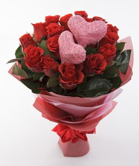 12 adet kırmızı gül ve 2 adet kalp çubuk  Ankara Kızılay İnternetten çiçek siparişi 