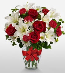 Eşsiz vazo tanzimi güller kazablankalar  Ankara Kızılay güvenli kaliteli hızlı çiçek 