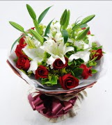 11 adet k�rm�z� g�l 1 dal kazablanka buket  K�z�lay uluslararas� �i�ek g�nderme 