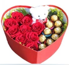 Kalp içerisinde 8 gül 9 çikolata ve ayıcık  Kızılay çiçek mağazası , çiçekçi adresleri 