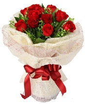 12 adet k�rm�z� g�l buketi  K�z�lay �i�ek g�nderme sitemiz g�venlidir 