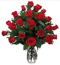  Ankara Kızılay hediye sevgilime hediye çiçek  24 adet kırmızı gülden vazo tanzimi