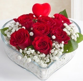 Kalp içerisinde 7 kırmızı gül kalp çubuk  Kızılay çiçekçiler 