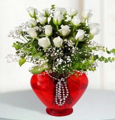 cam kalp içerisinde 12 adet beyaz gül  Ankara Kızılay güvenli kaliteli hızlı çiçek 