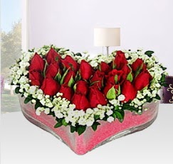 Kalp içerisinde 10 adet kırmızı gül  Kızılay çiçek gönderme sitemiz güvenlidir 