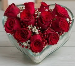 Kalp içerisinde 7 adet kırmızı gül  Ankara Kızılay online çiçek gönderme sipariş 