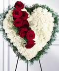  Ankara K�z�lay kaliteli taze ve ucuz �i�ekler  Kalp pano i�erisinde g�ller