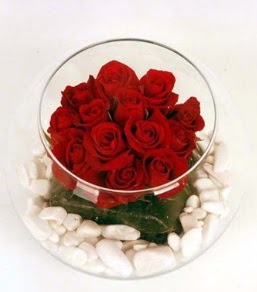 Cam fanusta 11 adet k�rm�z� g�l  K�z�lay �i�ek sipari�i vermek 