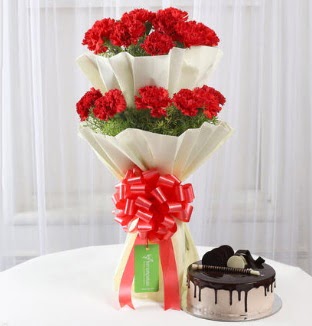 20 adet k�rm�z� karanfil buketi ve ya� pasta  K�z�lay �i�ek�iler 