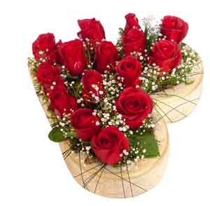  Ankara K�z�lay hediye sevgilime hediye �i�ek  11 adet kalp i�inde  g�ller